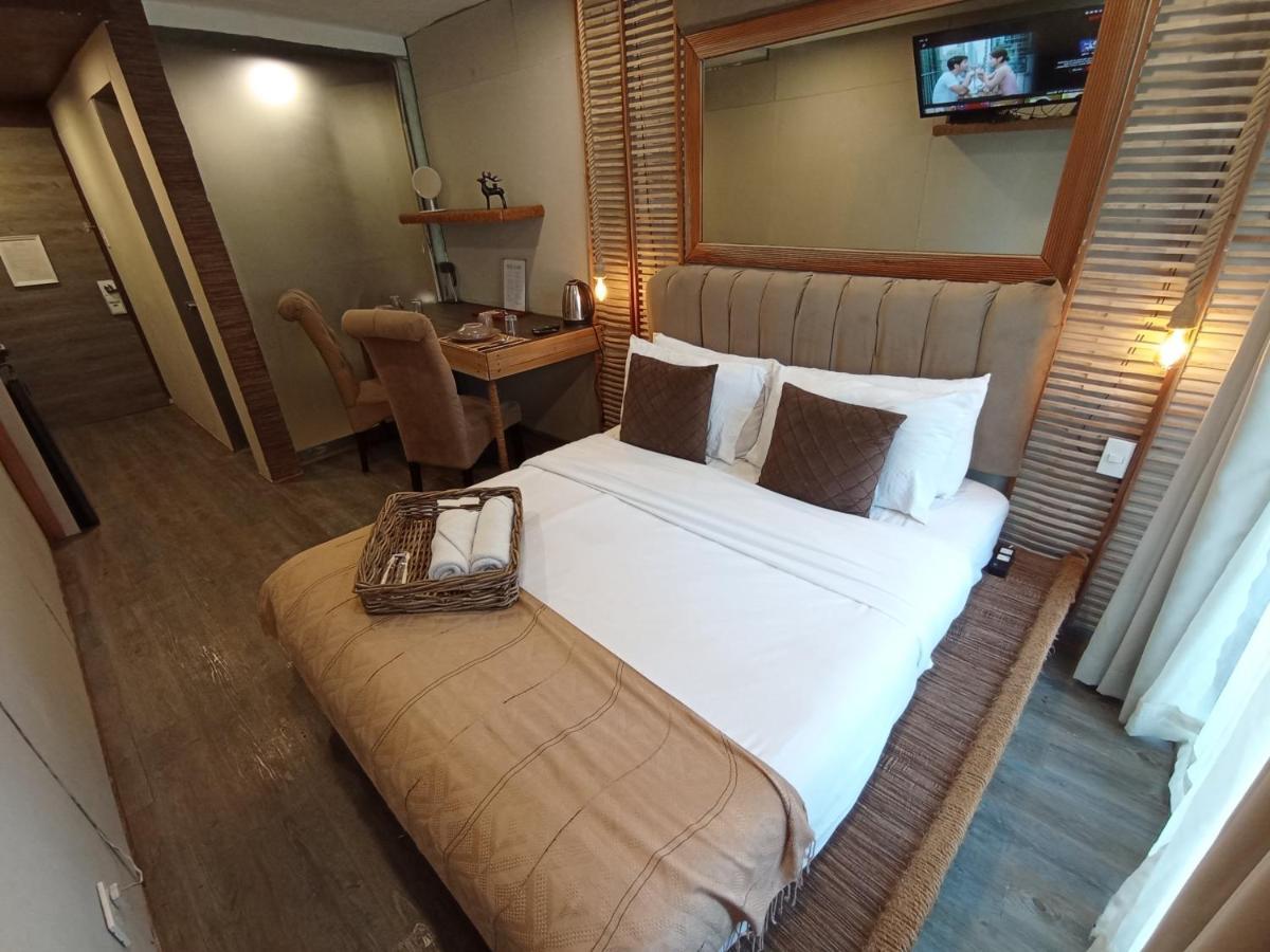 The Staycation - Serviced Rooms Manila Bagian luar foto