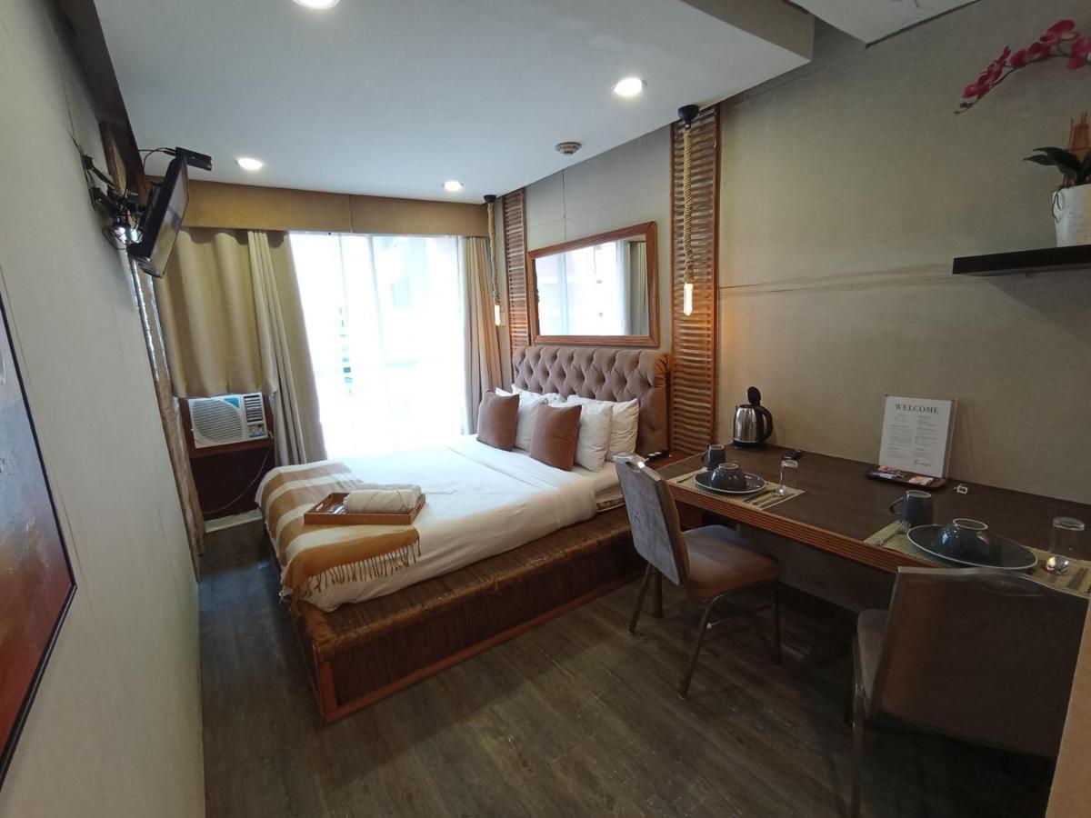 The Staycation - Serviced Rooms Manila Bagian luar foto