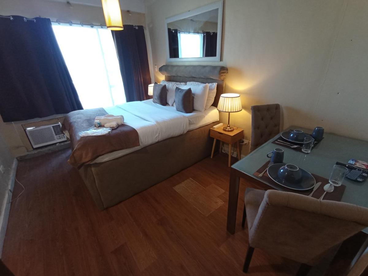 The Staycation - Serviced Rooms Manila Bagian luar foto